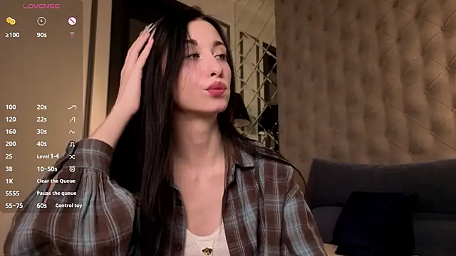 MiguelinaRasmuson online show from April 17, 2026, 11:02 am