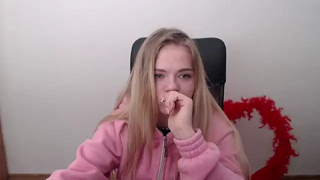 FoxiLana online show from February 18, 2026, 10:11 am