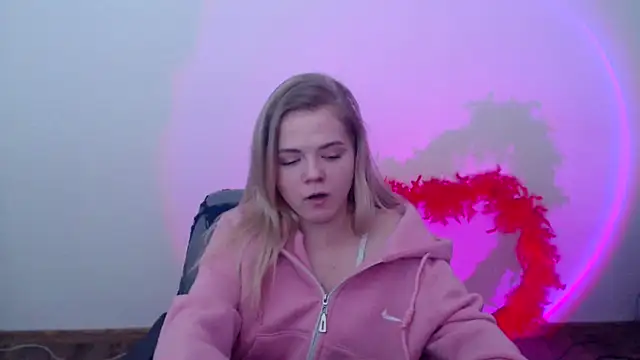 FoxiLana online show from February 28, 2026, 9:21 am