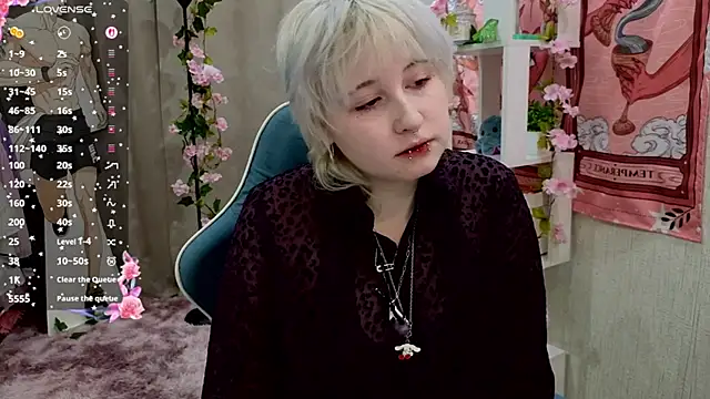 Snapshot of May_leaf chatting on February 23, 2026, 1:36 am May leaf online show from February 23, 2026, 1:36 am