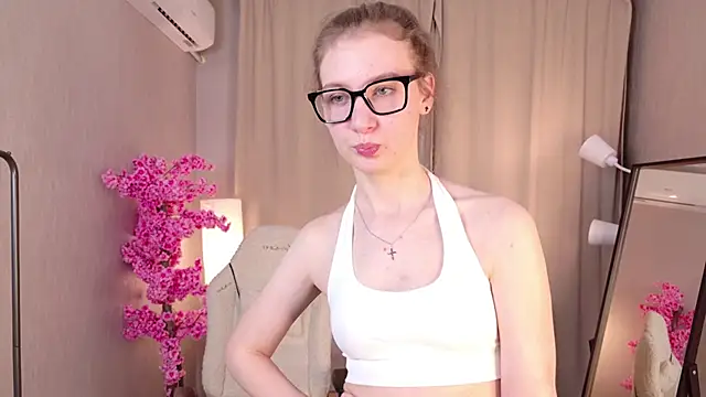 PinkClou9 online show from April 10, 2026, 10:25 pm