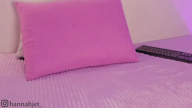 hannah jet online show from April 16, 2026, 9:39 pm