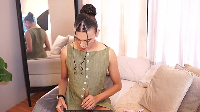 Luxa Velvet online show from April 1, 2026, 12:50 pm