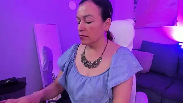 Ivonne 4 online show from April 2, 2026, 12:58 pm