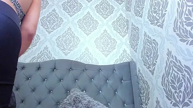 Evaalux online show from April 9, 2026, 3:06 am