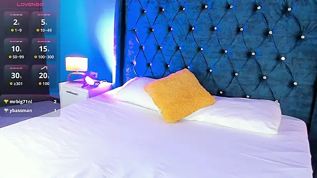 laurasmith  online show from March 2, 2026, 11:28 am