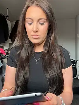 PinkVelvetx online show from April 10, 2026, 11:15 am