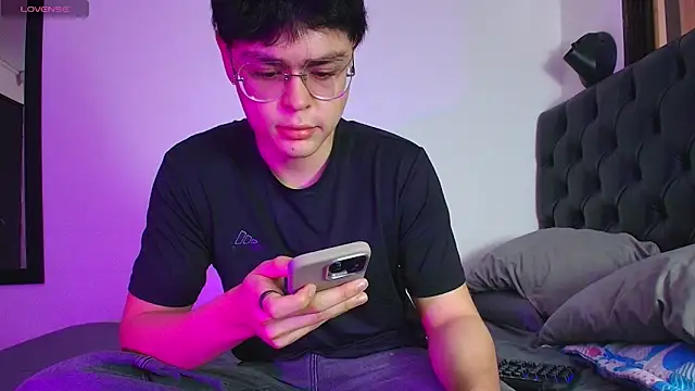 Jean Martiiinez online show from March 18, 2026, 10:02 pm