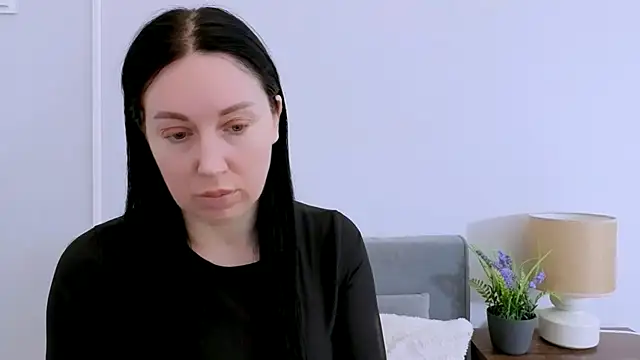 MiaFair online show from April 7, 2026, 3:23 pm