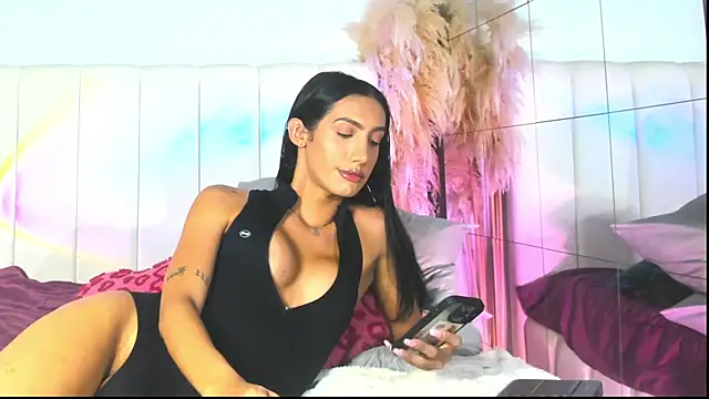 VelvetEstefa online show from April 14, 2026, 12:27 am