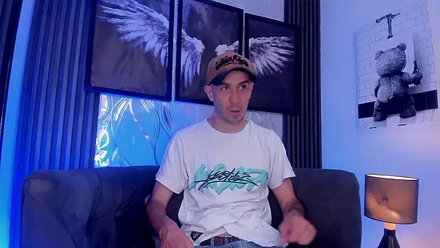 Milanwhite  online show from February 23, 2026, 11:40 am