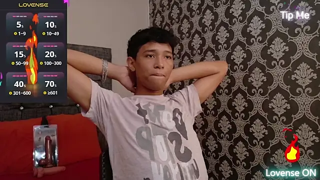 Little Twink19x online show from May 26, 2026, 7:21 pm