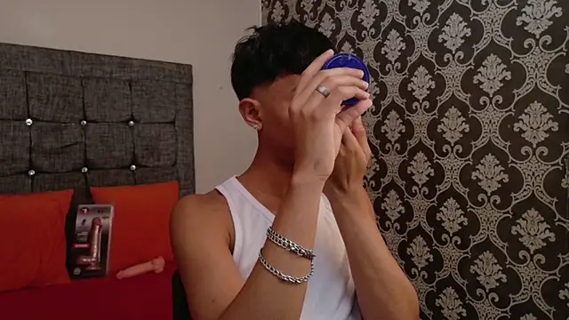 Little Twink19x online show from May 27, 2026, 7:44 pm