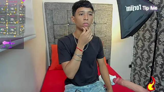 Little Twink19x online show from June 12, 2026, 7:46 pm