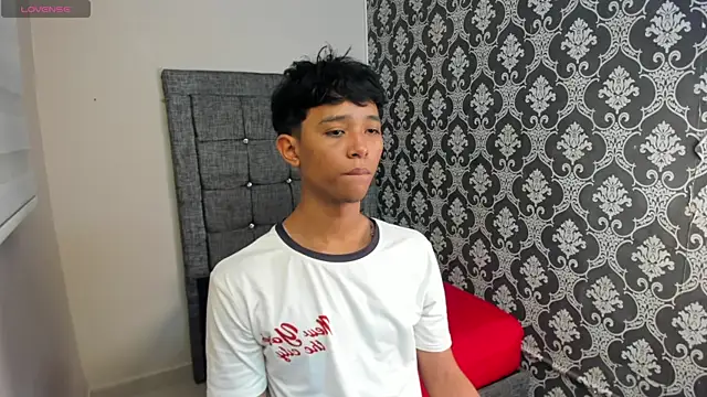 Little Twink19x online show from July 1, 2026, 7:46 pm