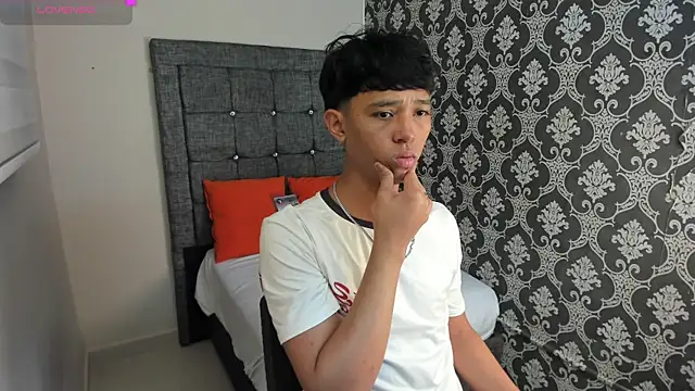Little Twink19x online show from July 10, 2026, 7:27 pm