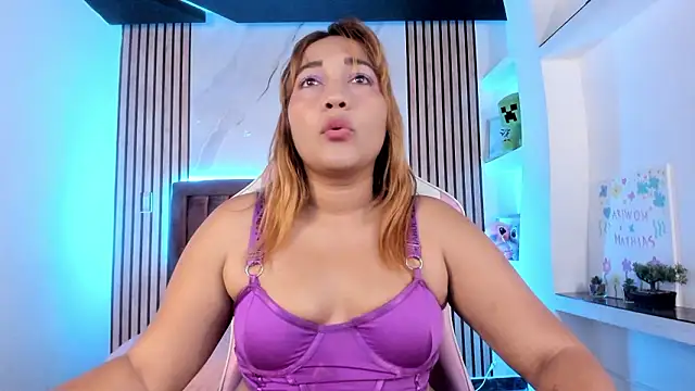 Snapshot of Miia_Grey_ chatting on March 3, 2026, 12:44 pm Miia Grey online show from March 3, 2026, 12:44 pm