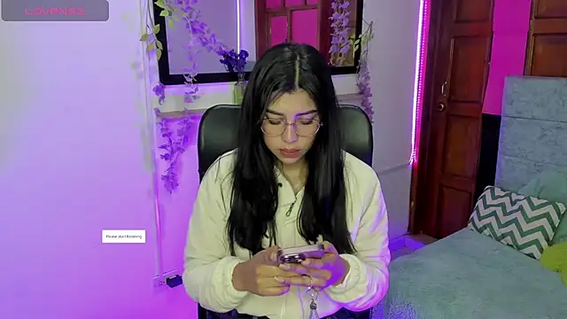 Aysha winxs online show from April 18, 2026, 3:43 am