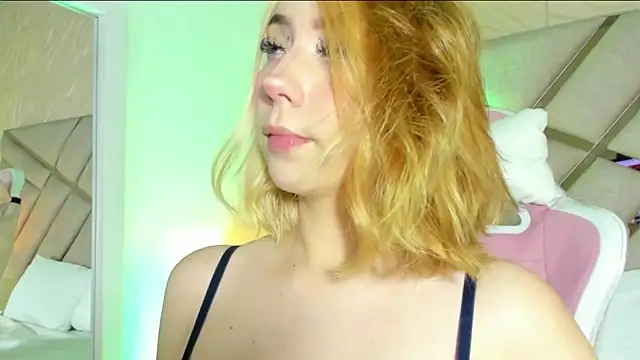  emma  cooper online show from April 7, 2026, 1:44 pm