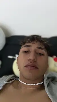 Alejandroml2 online show from April 8, 2026, 7:52 am