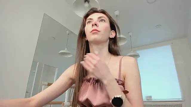 Scarlet Muse  online show from March 9, 2026, 9:02 am