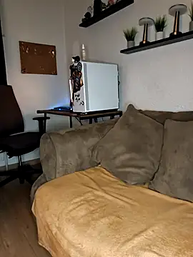 ZaramourXMrX online show from April 17, 2026, 7:28 pm