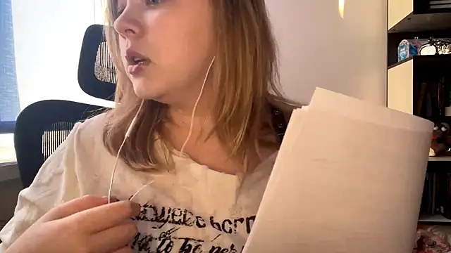 TomikoPfau online show from April 14, 2026, 2:12 pm