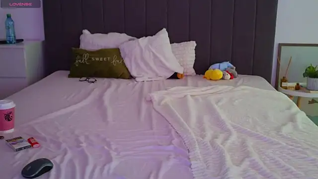LauraDelightX online show from June 15, 2026, 7:54 am