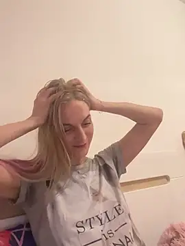 Snapshot of Faiiry_ chatting on February 19, 2026, 6:48 pm Faiiry online show from February 19, 2026, 6:48 pm