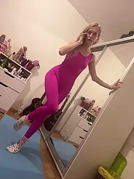 Snapshot of Faiiry_ chatting on February 27, 2026, 2:22 am Faiiry online show from February 27, 2026, 2:22 am