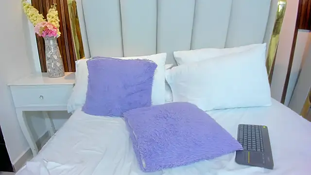 Sophia Joness  online show from March 10, 2026, 4:06 am