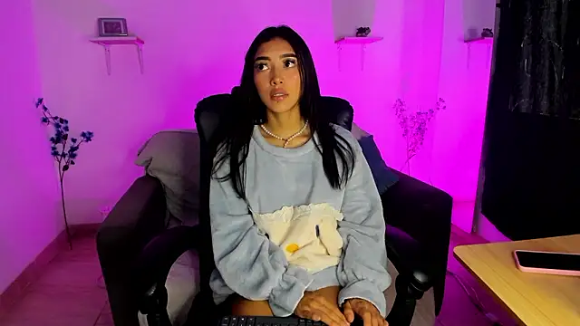 jaulyn 18 online show from March 13, 2026, 12:01 pm