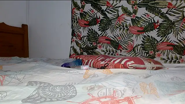 smallvioleta69 online show from April 5, 2026, 4:37 pm
