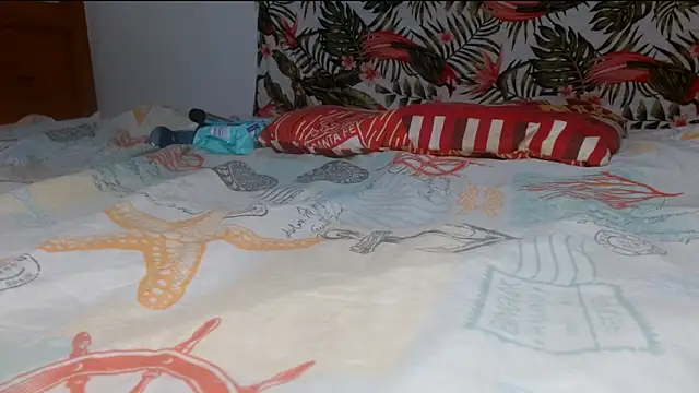 smallvioleta69 online show from April 6, 2026, 6:53 pm