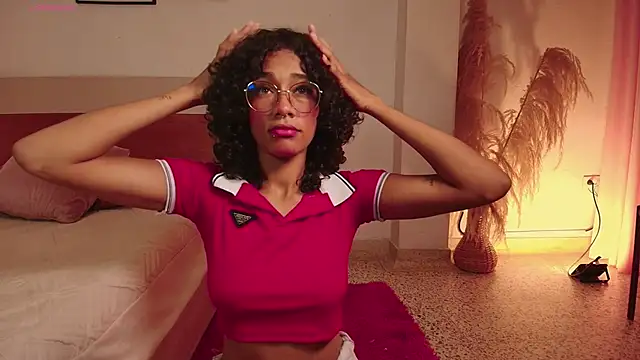 Meganlux1 online show from April 17, 2026, 7:39 pm