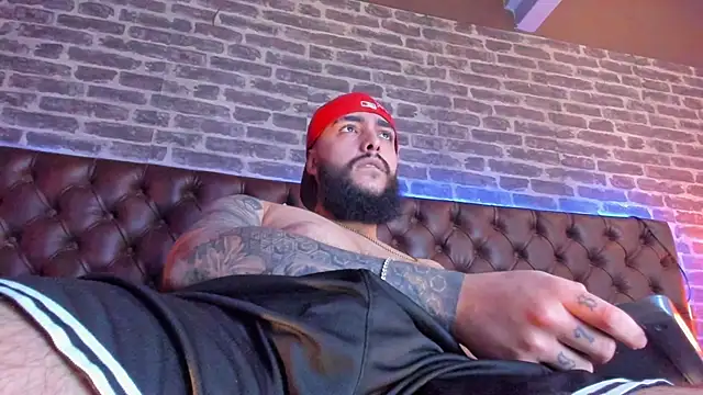 SantiagoHincapiie online show from March 11, 2026, 8:37 pm