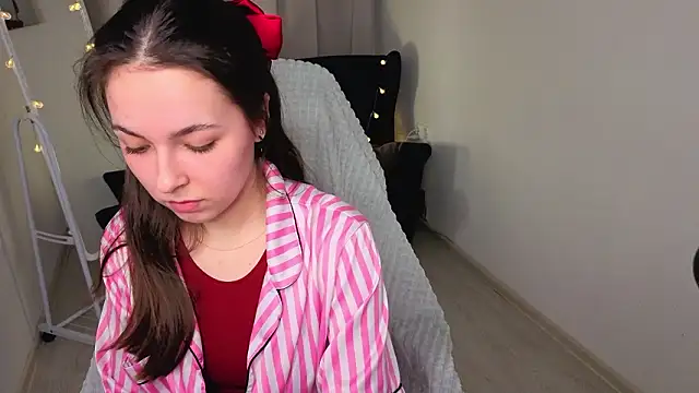 Snapshot of BellaThery chatting on February 20, 2026, 1:33 pm BellaThery online show from February 20, 2026, 1:33 pm