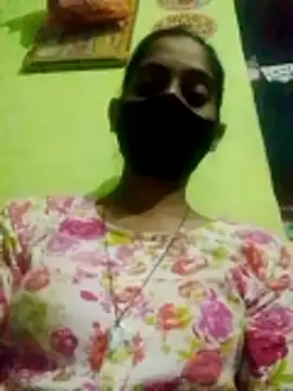 wifedesi7050 online show from April 7, 2026, 4:29 pm