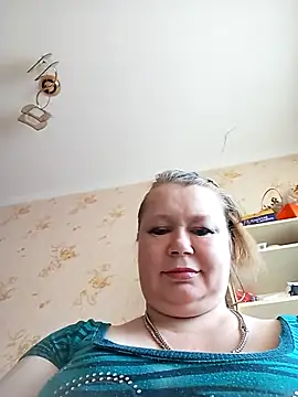 KiraStanton online show from April 11, 2026, 9:02 am