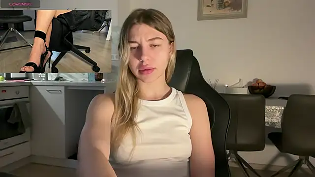 Snapshot of GODDESS_doll chatting on March 17, 2026, 11:30 pm GODDESS doll online show from March 17, 2026, 11:30 pm