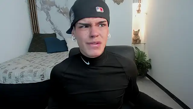 Snapshot of Mk_Desire chatting on March 3, 2026, 2:39 am Mk Desire online show from March 3, 2026, 2:39 am