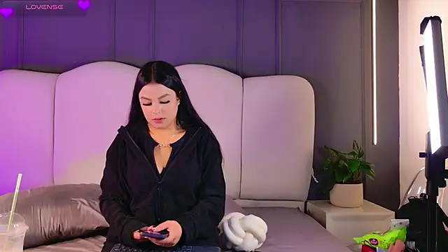 BrunaMonroee online show from March 18, 2026, 2:20 pm