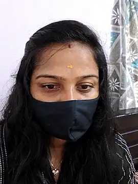 Shaliniqueen online show from June 9, 2026, 4:46 am