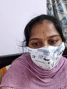 Shaliniqueen online show from June 12, 2026, 1:43 pm