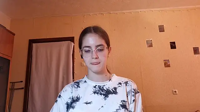 Katelemon online show from June 25, 2026, 10:20 am