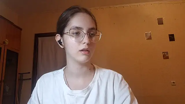 Katelemon online show from July 6, 2026, 1:19 pm