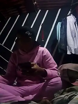 zeus23cm1 online show from February 24, 2026, 12:36 pm