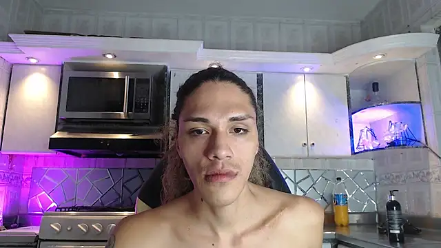 CrisOzzz online show from April 12, 2026, 6:35 pm