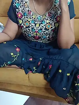 Queenlipx online show from March 14, 2026, 3:50 pm