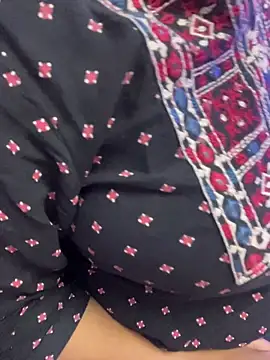 Queenlipx online show from April 4, 2026, 5:10 pm